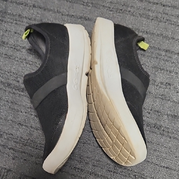 OOFOS Black and Green Women's Sneakers - Picture 2 of 3